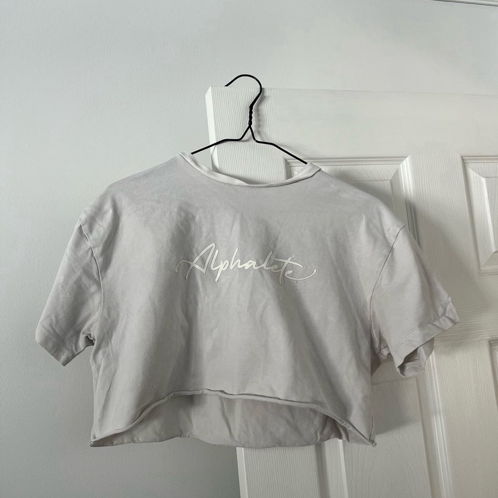 Alphalete crop tee